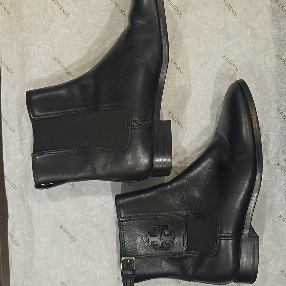Tory Burch Wyatt Bootie Size 7M - Picture 2 of 10